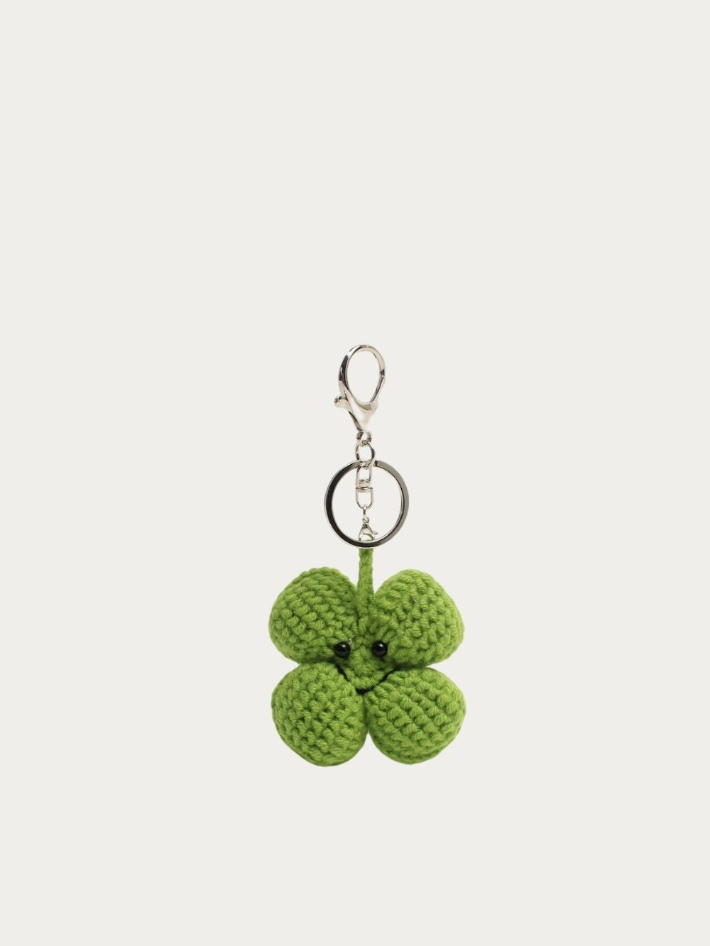 Bijou de sac Trèfle vert à quatre feuilles au crochet, vue de face