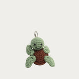 Bijou de sac Tortue au crochet brun et vert tendre, vue de face