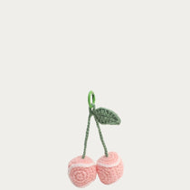 Bijou de sac Cerises roses au crochet avec feuille verte
