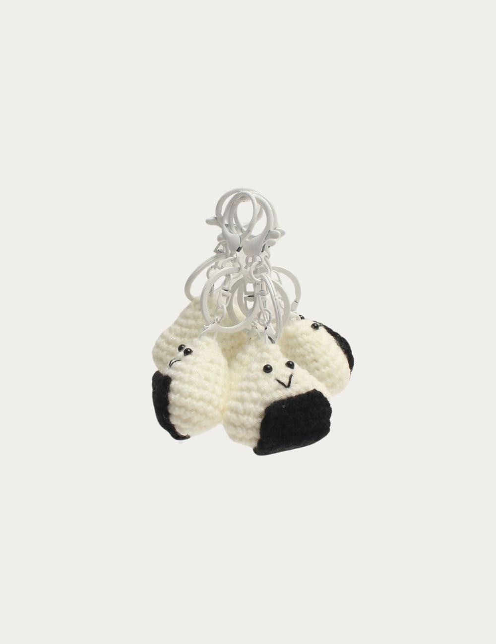 Bijoux de sac Onigiri au crochet, vue de plusieurs angles
